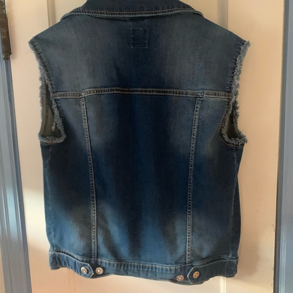 Kenzie Denim distressed vest - Picture 9 of 16